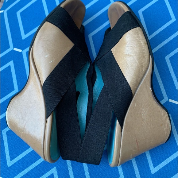 Thierry Rabotin Capretti Peep Toe wedge 7.5 (37.5) - Picture 4 of 9